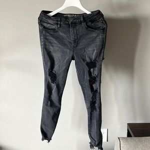 American Eagle black jeans w rips